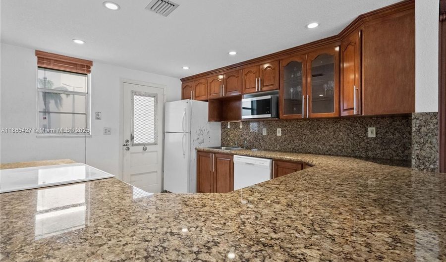 3030 Marcos Dr T203, Aventura, FL 33160 - 2 Beds, 2 Bath