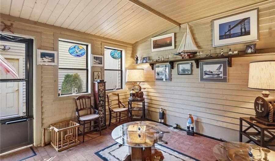 115 Pine Glen Dr, East Greenwich, RI 02818 - 2 Beds, 2 Bath