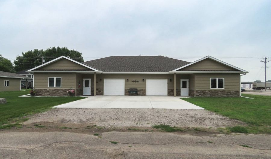 302 S Walnut St, Arnold, NE 69120 - 2 Beds, 2 Bath