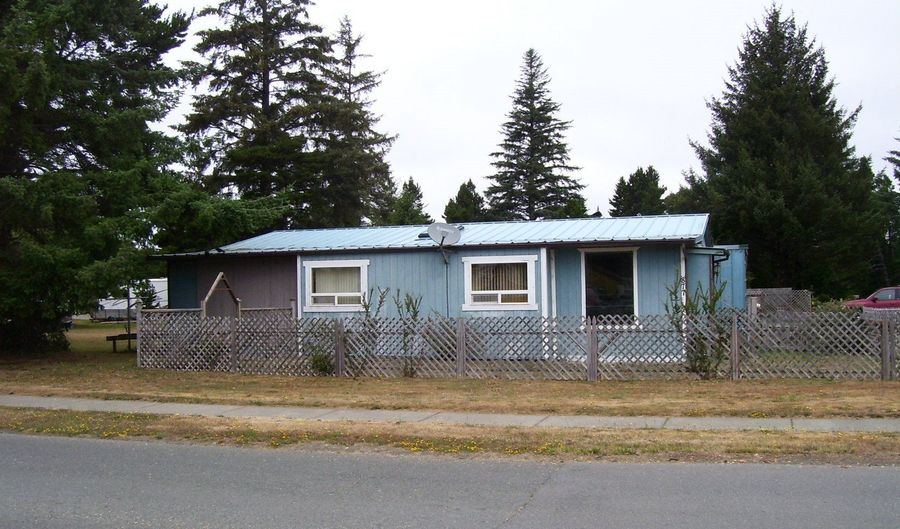 870 11TH St SE, Bandon, OR 97411 - 2 Beds, 1 Bath