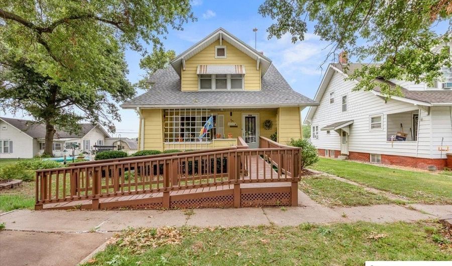 914 15th St, Auburn, NE 68305 - 4 Beds, 2 Bath