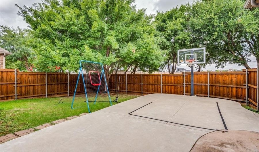 898 Clear Water Dr, Allen, TX 75013 - 4 Beds, 5 Bath
