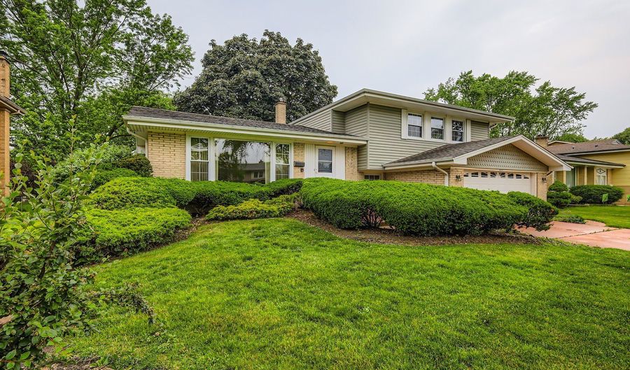 907 E Crabtree Dr, Arlington Heights, IL 60004 - 3 Beds, 3 Bath