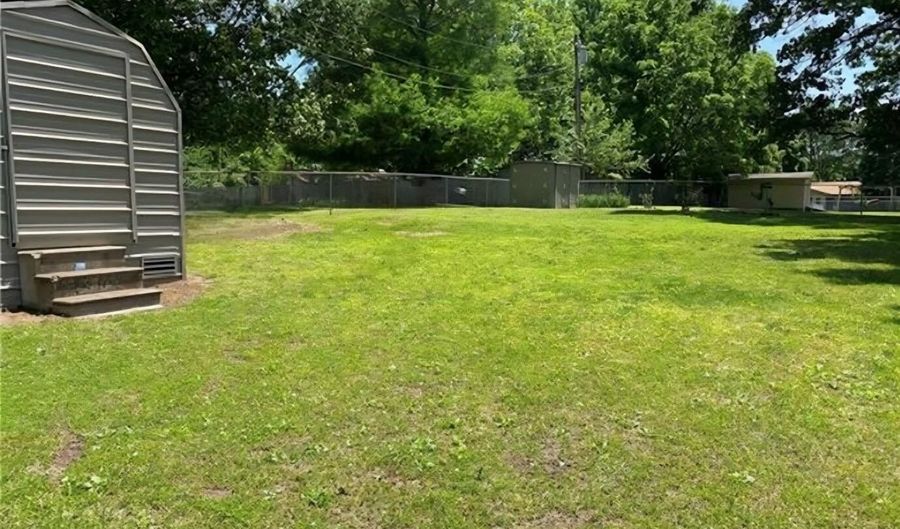 3050 Gaineswood Ave, Baxter Springs, KS 66713 - 4 Beds, 2 Bath