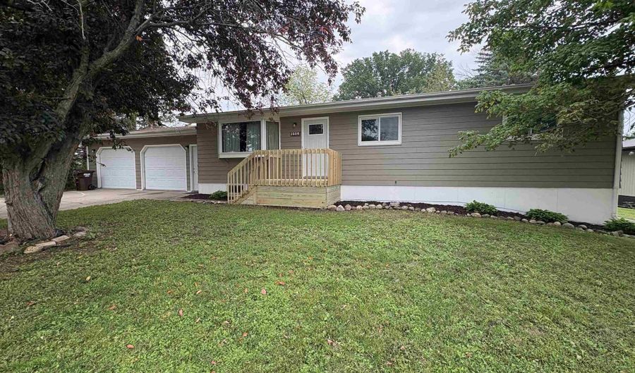 1406 Hardin St, Alden, IA 50006 - 5 Beds, 3 Bath