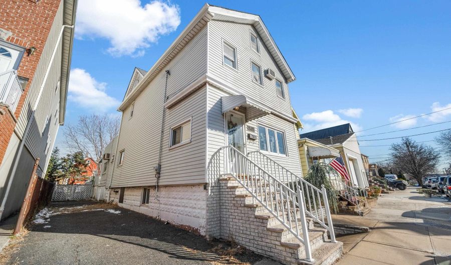 11 E 47TH St, Bayonne, NJ 07002 - 3 Beds, 2 Bath