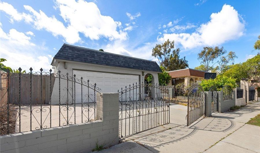 395 Calle Mariposa, Oceanside, CA 92057 - 2 Beds, 1 Bath