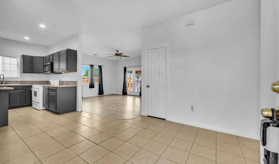 9212 S Loop Blvd, California City, CA 93505 - 3 Beds, 2 Bath