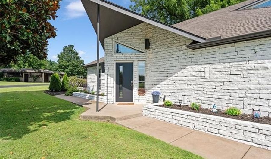56901 E Walnut, Monkey Island, OK 74331 - 3 Beds, 3 Bath