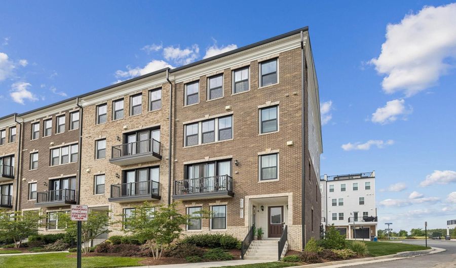 42597 NUBBINS Ter, Ashburn, VA 20147 - 3 Beds, 4 Bath