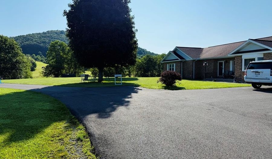 2682 Hinton Rd, Athens, WV 24712 - 3 Beds, 2 Bath