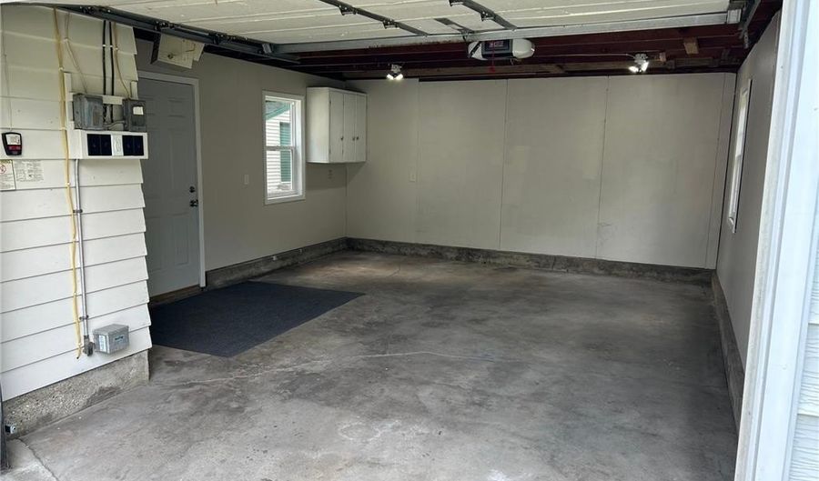 1118 Hawthorne St, Alexandria, MN 56308 - 2 Beds, 1 Bath