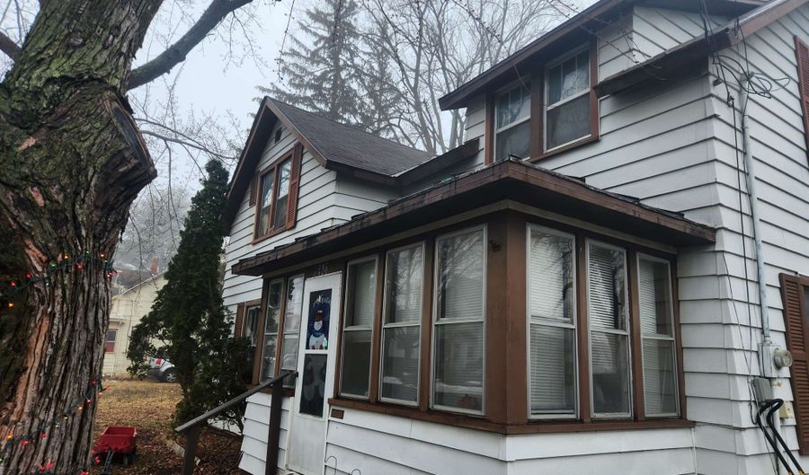 415 West Ave, Mauston, WI 53948 - 5 Beds, 0 Bath