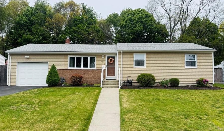 124 Zinnia Dr, Cranston, RI 02920 - 3 Beds, 2 Bath