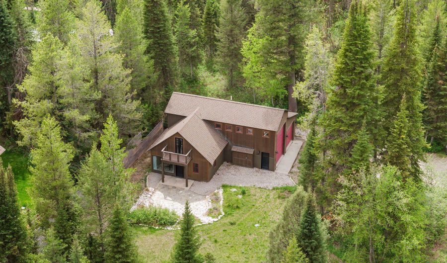 386 SPRUCE St, Alpine, WY 83128 - 2 Beds, 2 Bath