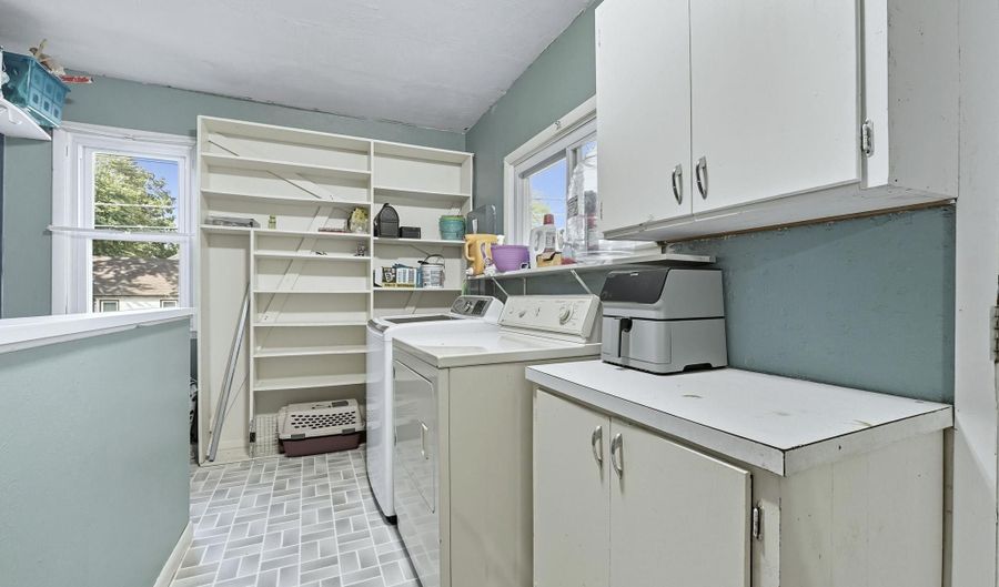 410 N Cedar St, Auburn, IN 46706 - 3 Beds, 2 Bath