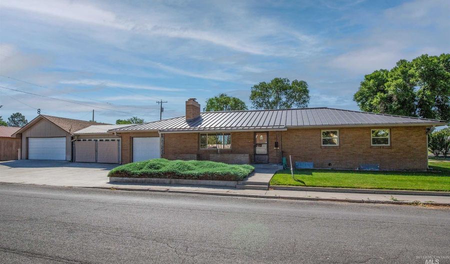 1019 Birch St, Buhl, ID 83316 - 5 Beds, 2 Bath