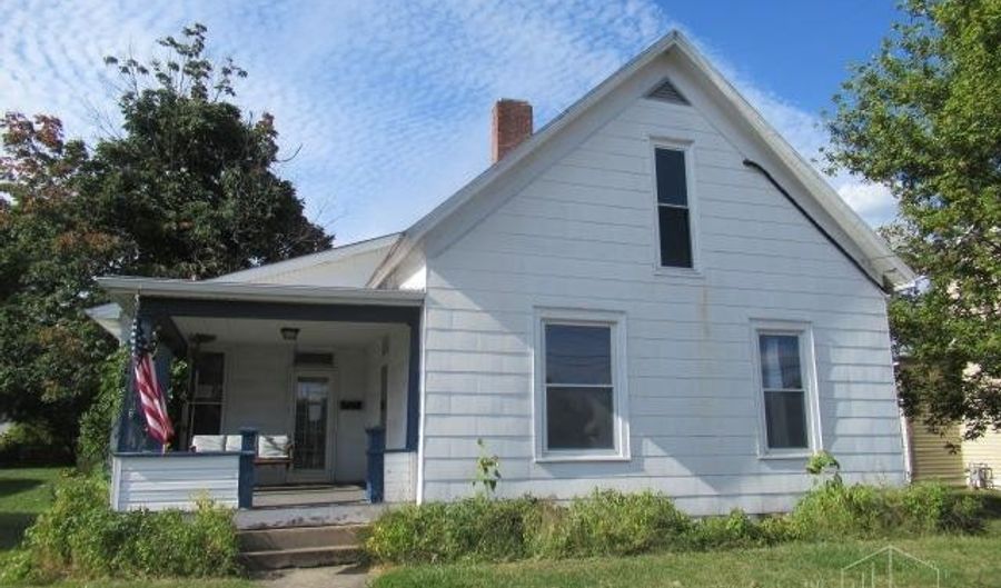 315 Main St, Blanchester, OH 45107 - 3 Beds, 2 Bath