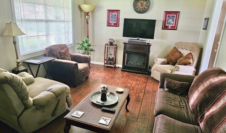 301 4th St SE, Aliceville, AL 35442 - 3 Beds, 2 Bath
