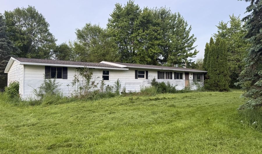 4377 S US 33 Hwy, Albion, IN 46701 - 3 Beds, 2 Bath