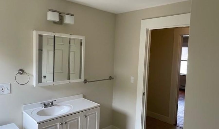 10 Dickinson Ave 1L, North Providence, RI 02904 - 2 Beds, 1 Bath