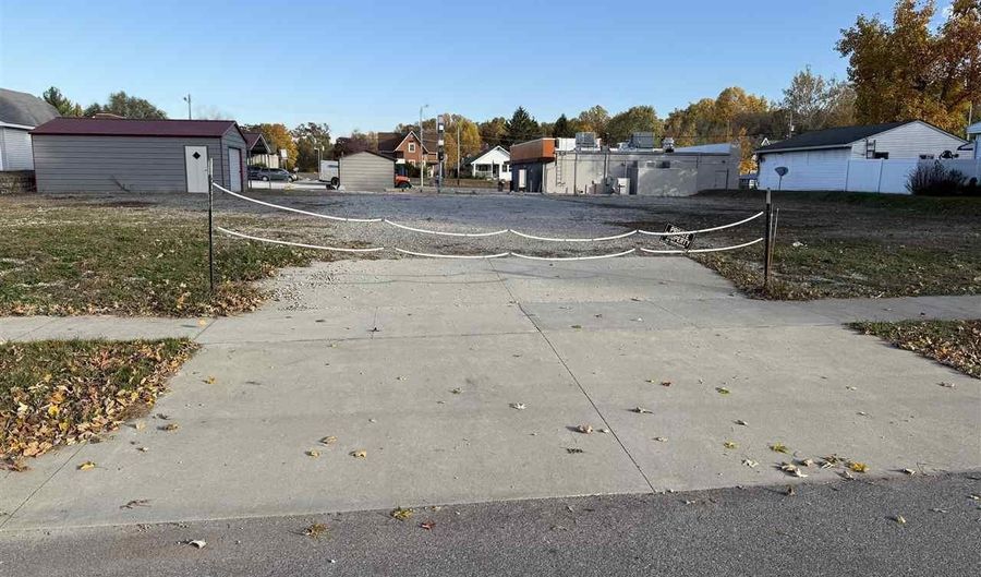 318 332 W Spring St, Bloomfield, IN 47424 - 0 Beds, 0 Bath