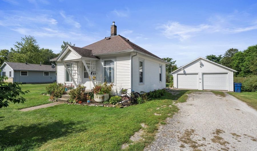 607 NW 8TH Ave, Aledo, IL 61231 - 2 Beds, 2 Bath