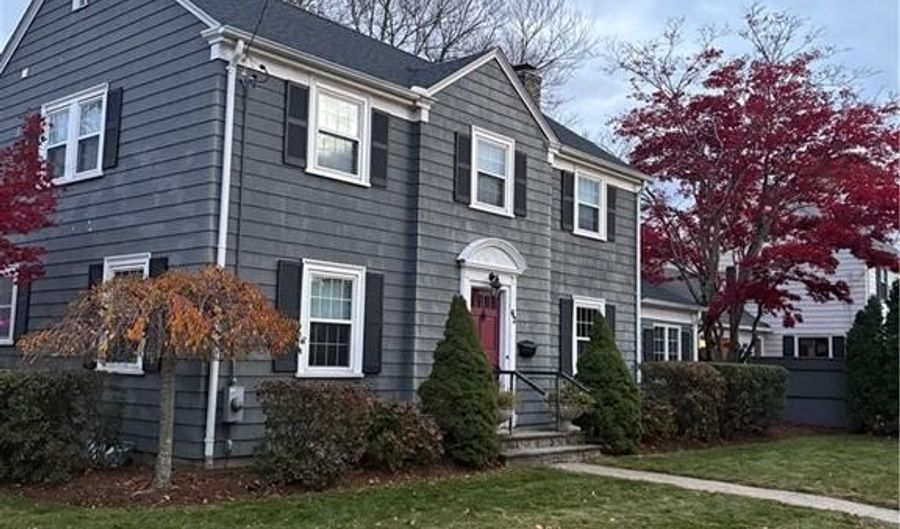 42 Pelham Pkwy, North Providence, RI 02911 - 4 Beds, 2 Bath