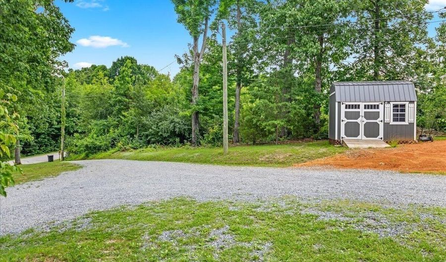 2122 Decatur Pike, Athens, TN 37303 - 3 Beds, 2 Bath