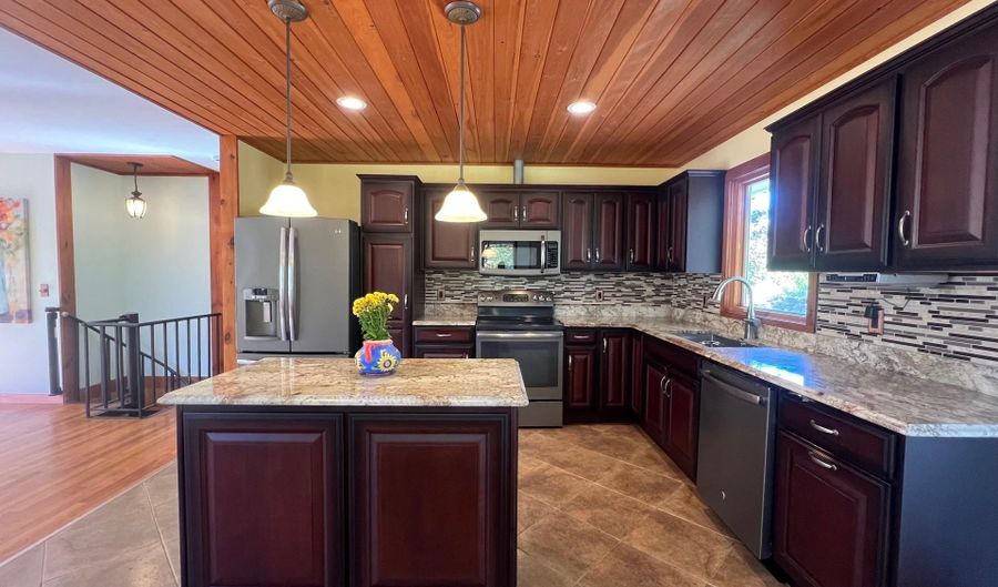 91 Sunny Acres Rd, Brattleboro, VT 05301 - 3 Beds, 3 Bath