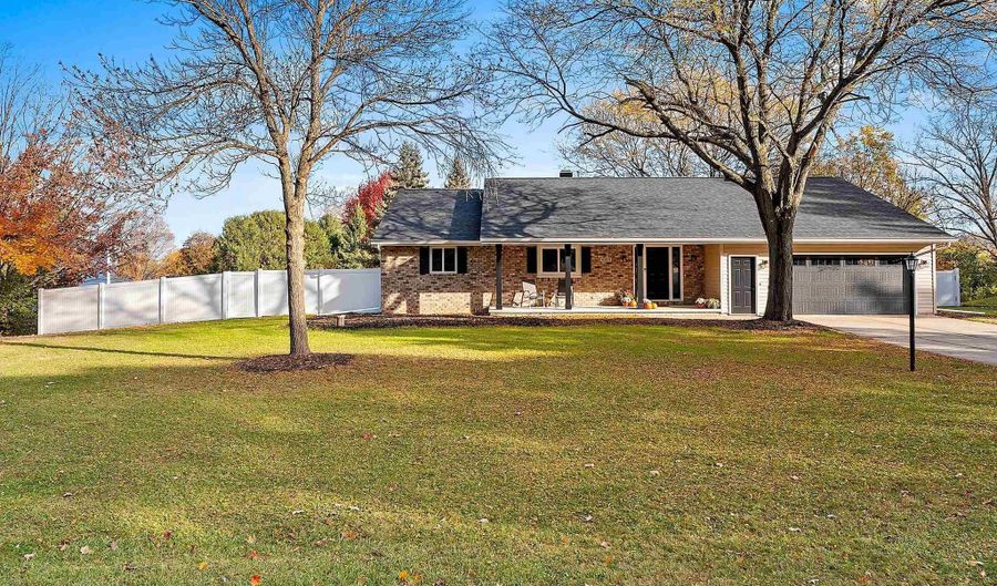 W3829 HIGHVIEW Drive, Appleton, WI 54913 - 4 Beds, 3 Bath