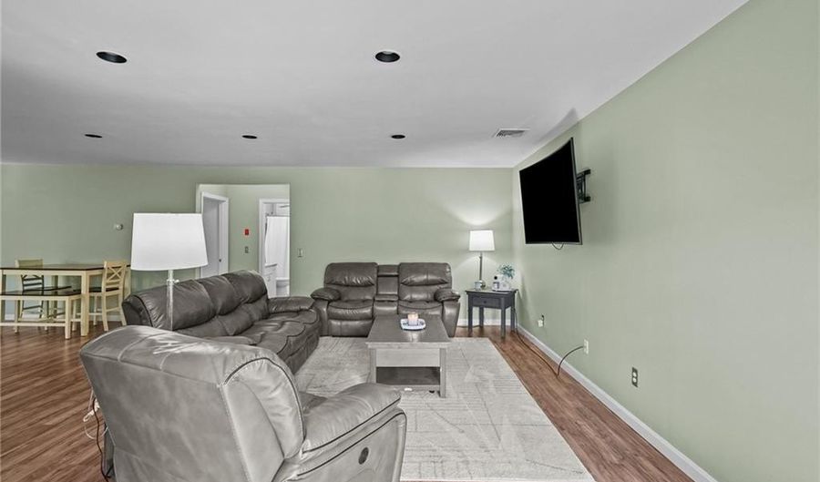774 Cooper Rd, Glocester, RI 02814 - 2 Beds, 1 Bath
