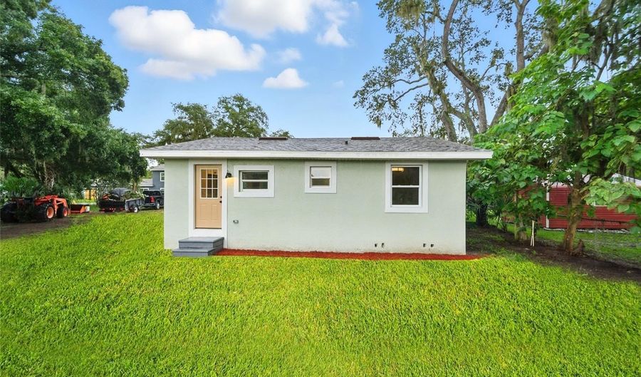203 HERBERT St, Auburndale, FL 33823 - 2 Beds, 1 Bath