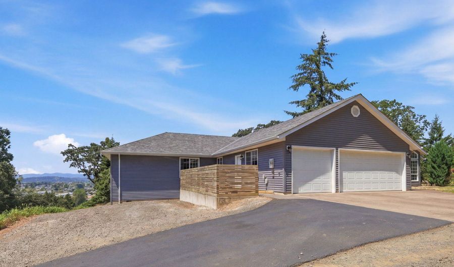 33833 NE Sunnyview Dr, Albany, OR 97322 - 4 Beds, 3 Bath