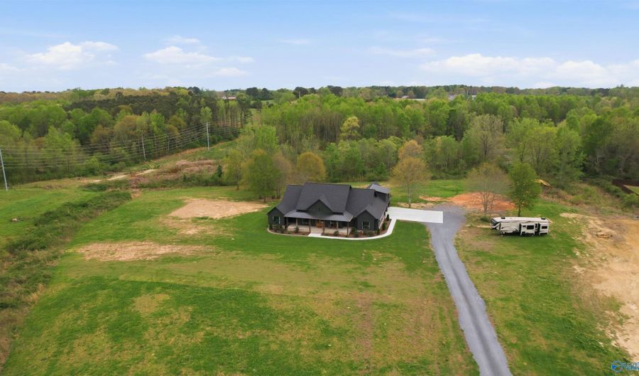 1332 Shoal Creek Trl NE, Arab, AL 35016 - 4 Beds, 4 Bath