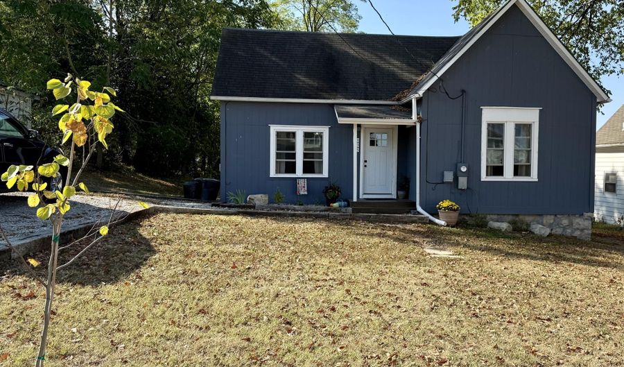 305 E Webster Ave, Ava, MO 65608 - 2 Beds, 1 Bath