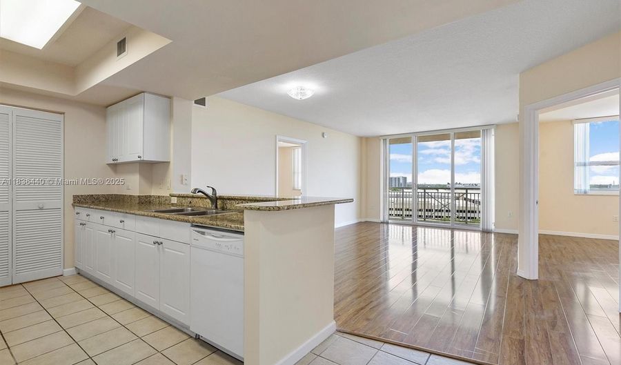 19501 W Country Club Dr 912, Aventura, FL 33180 - 2 Beds, 2 Bath