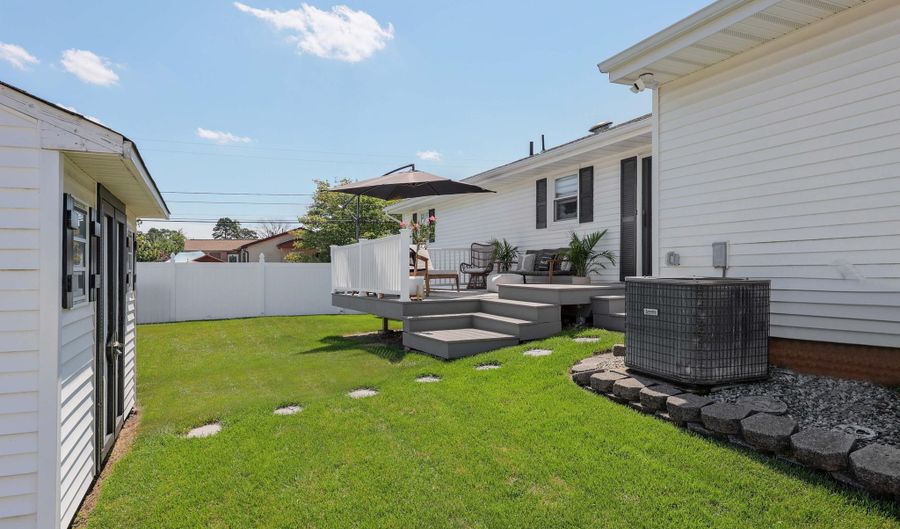 28 Birch St, Beachwood, NJ 08722 - 3 Beds, 1 Bath