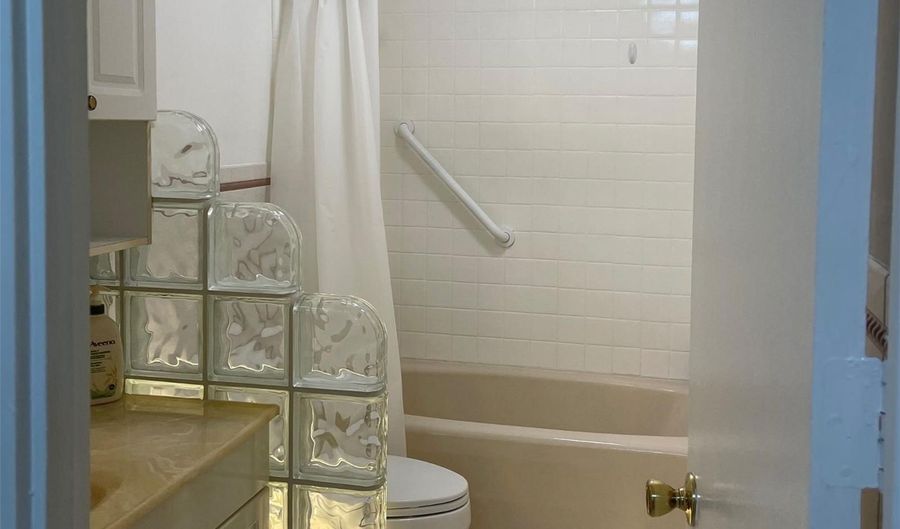 2415 Ala Wai Blvd 1208, Honolulu, HI 96815 - 2 Beds, 1 Bath