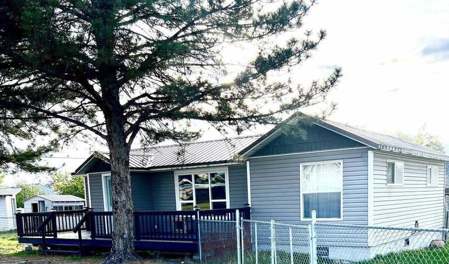 700 Linden, Buhl, ID 83316 - 2 Beds, 1 Bath