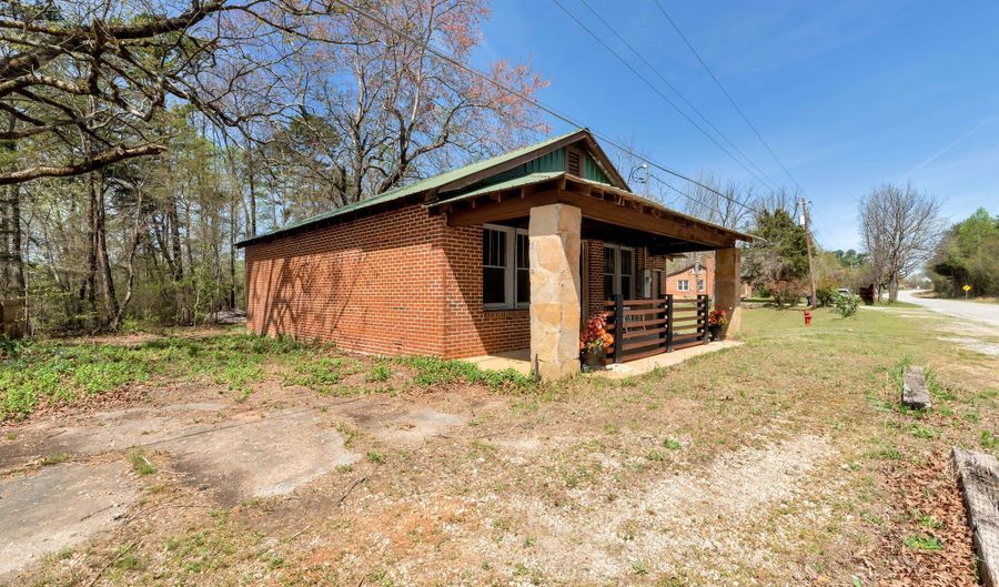 723 GAINESVILLE Hwy, Alto, GA 30510 - 1 Beds, 1 Bath