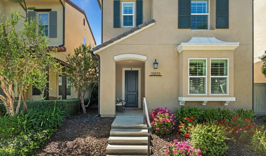 21572 Saddle Bred Ln, Escondido, CA 92029 - 3 Beds, 3 Bath