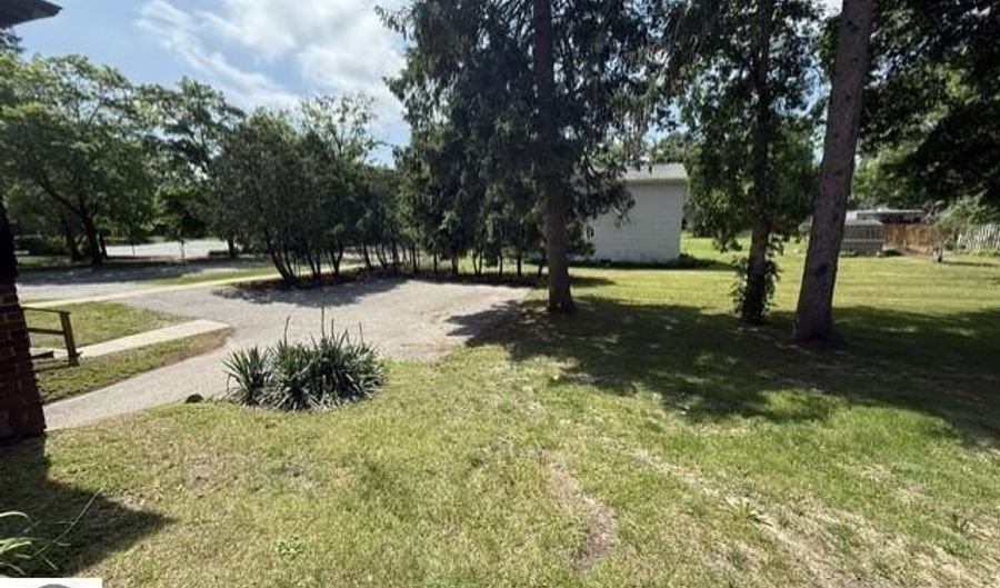 701 W Center St, Alma, MI 48801 - 5 Beds, 2 Bath