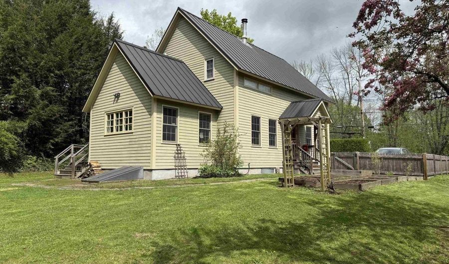 28 Greenleaf St, Brattleboro, VT 05301 - 2 Beds, 2 Bath