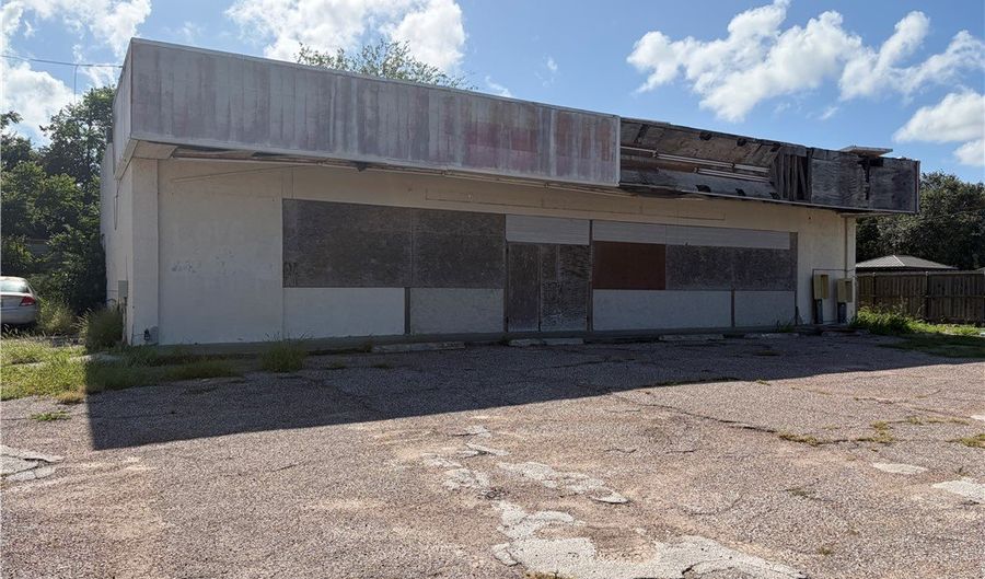 910 S Cameron, Alice, TX 78332 - 0 Beds, 0 Bath