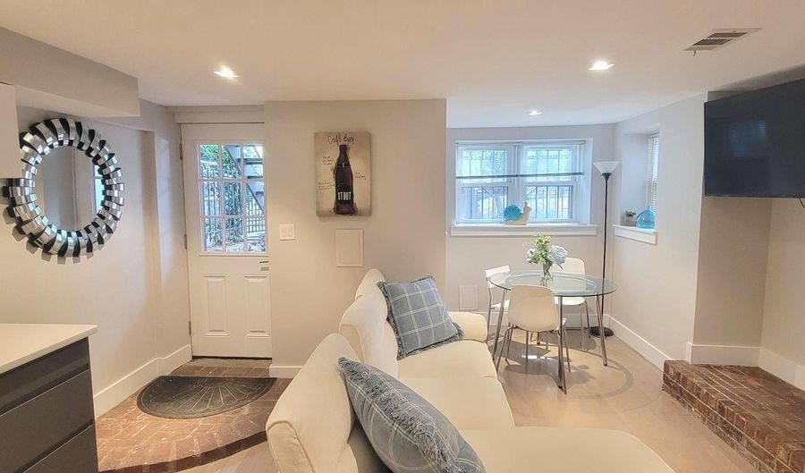 41 Q St NW B, Washington, DC 20001 - 2 Beds, 2 Bath
