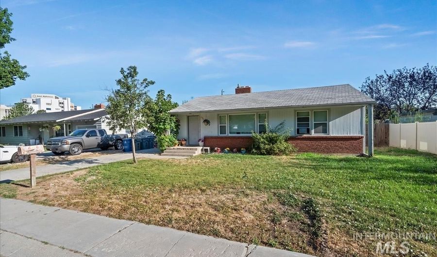 5706 W Freemont St, Boise, ID 83706 - 2 Beds, 1 Bath