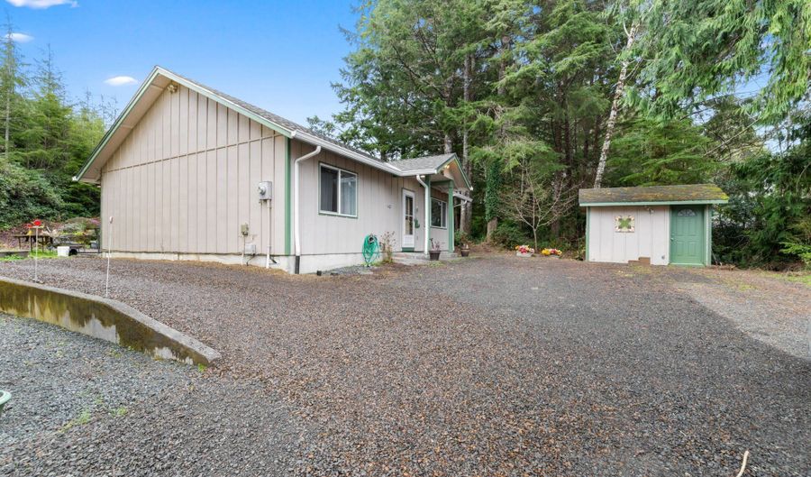 142 S QUADRANT St, Rockaway Beach, OR 97136 - 2 Beds, 1 Bath