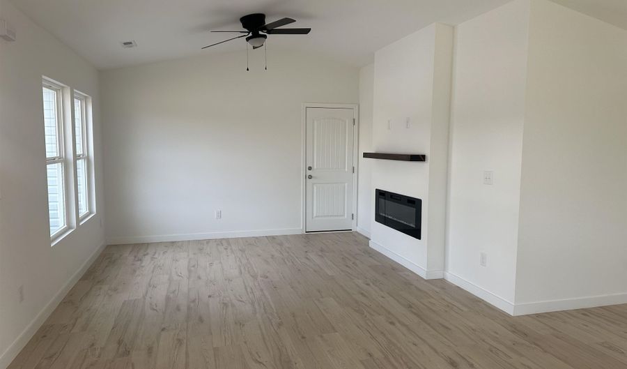 8110 5th St, Boiling Springs, SC 29316 - 3 Beds, 2 Bath