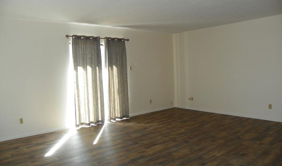 618 Esquire Ct NE, Albuquerque, NM 87123 - 3 Beds, 2 Bath